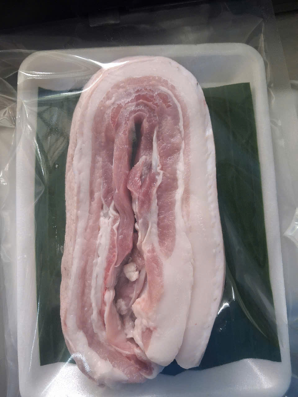 Thịt ba chỉ lợn đen Cao Bằng